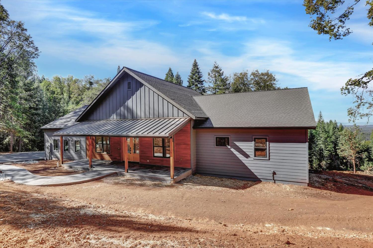 Custom home on Harmony Ridge front side